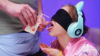  与妹妹玩品尝猜物的游戏，一步步玩耍，直到我掏出来我的鸡巴来~ 